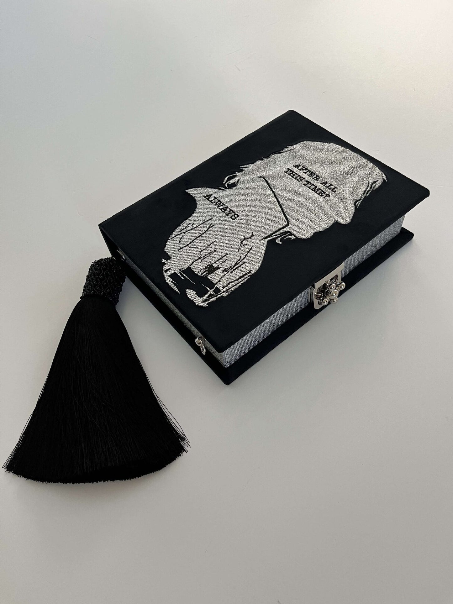 Embroidered clutch Harry Potter