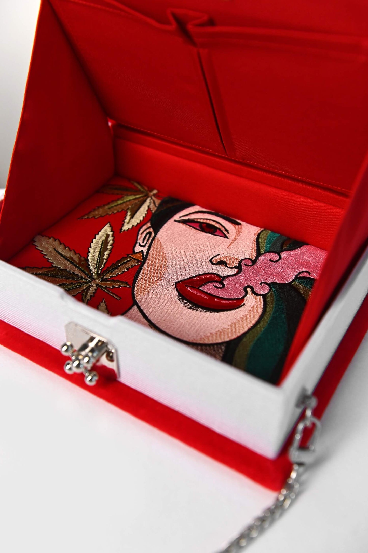 Embroidered clutch Hallucinogenic plant