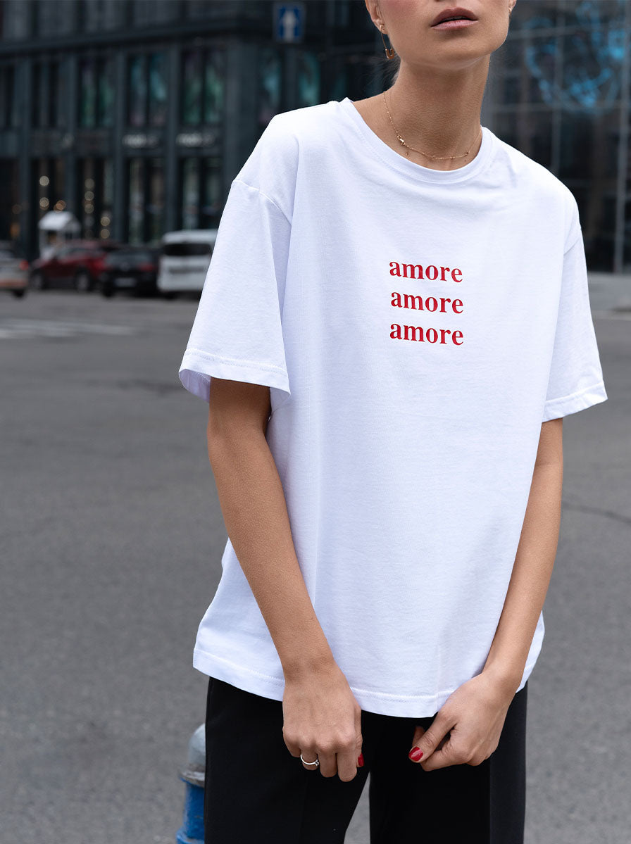 White oversize t-shirt with amore amore amore print