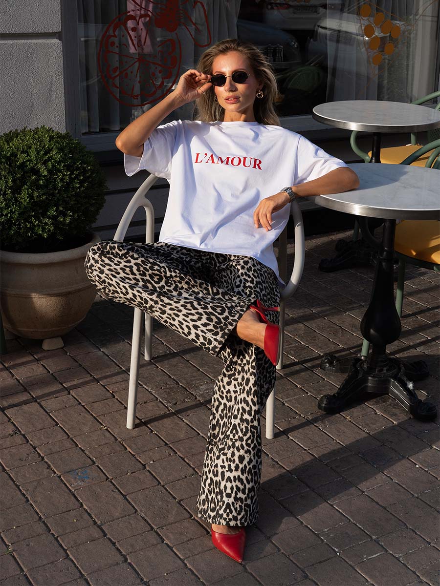 White oversize t-shirt with L'amour print