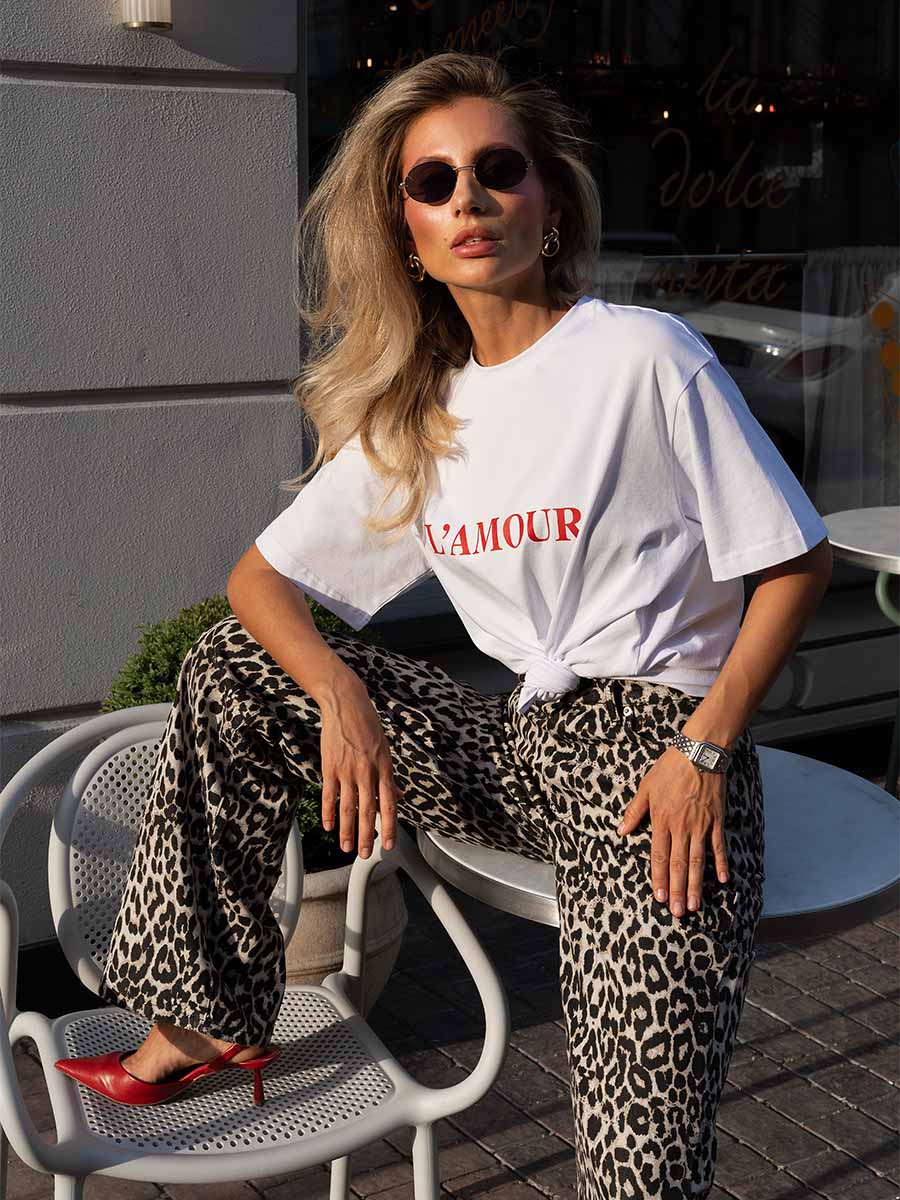 White oversize t-shirt with L'amour print