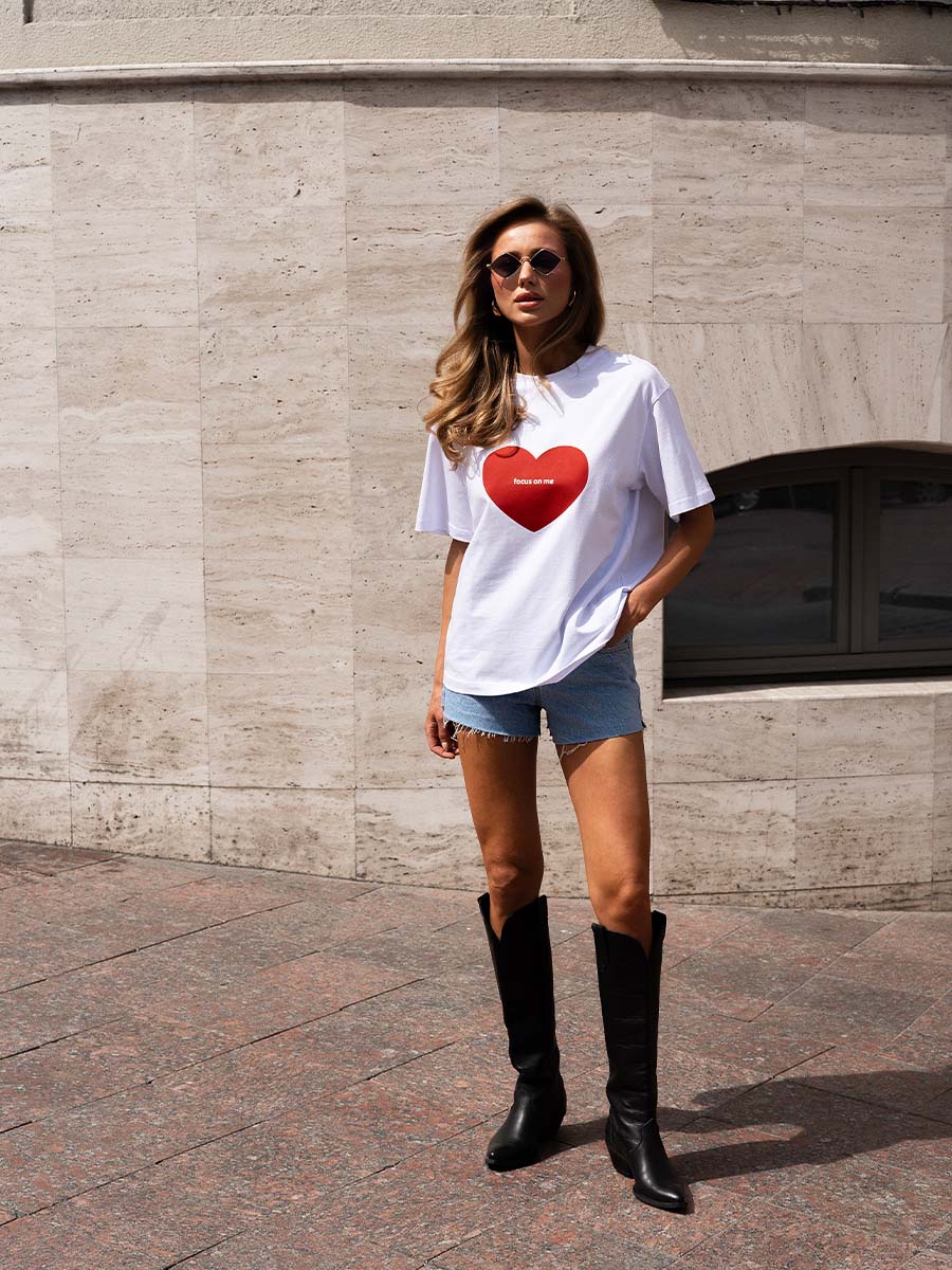 White oversize t-shirt with a red heart Focus on me