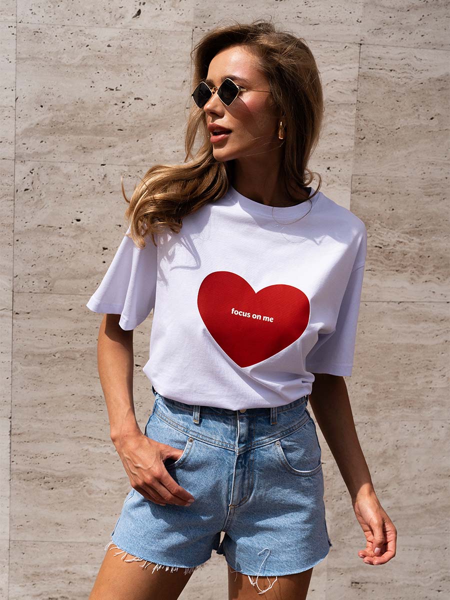 White oversize t-shirt with a red heart Focus on me
