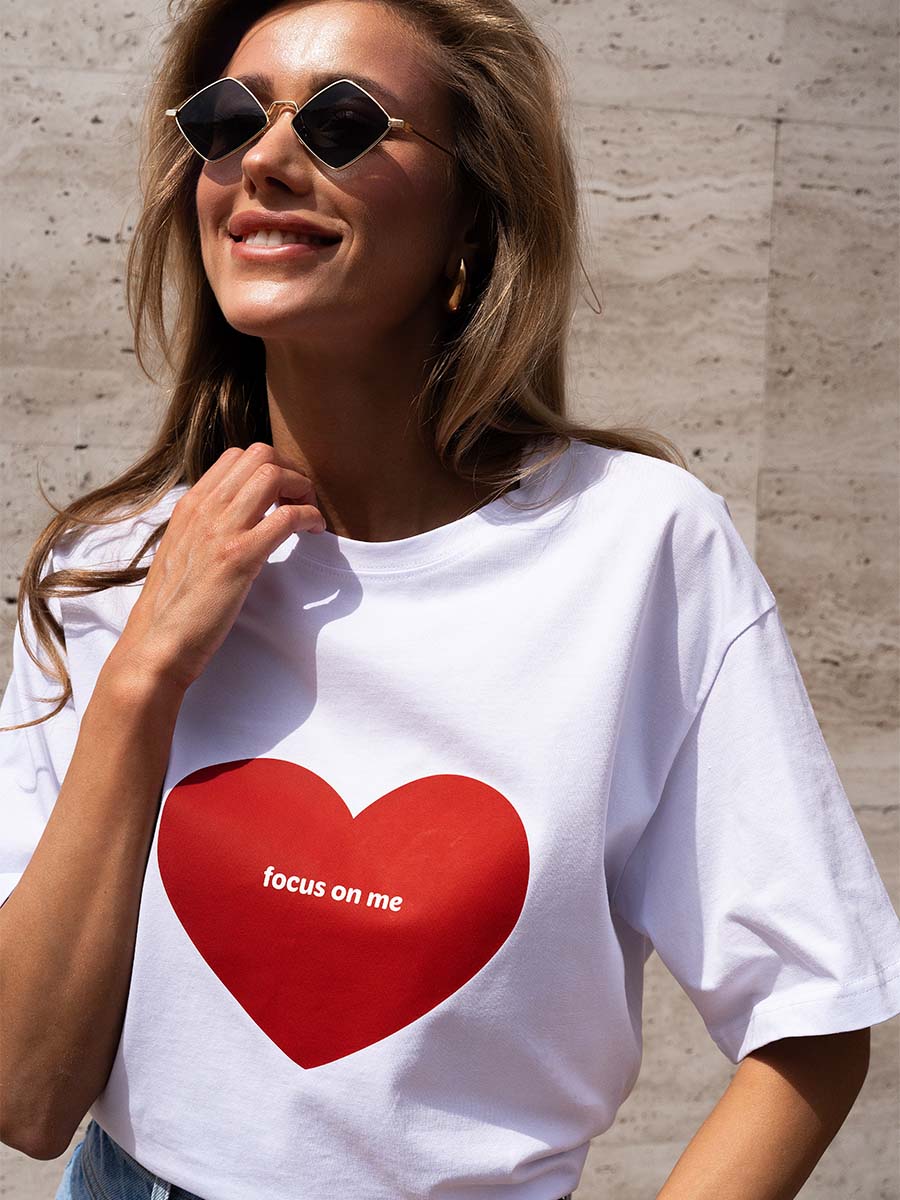 White oversize t-shirt with a red heart Focus on me