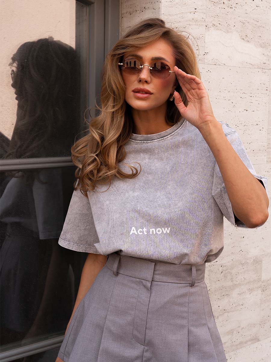 T-shirt cooked in gray color with Act now print