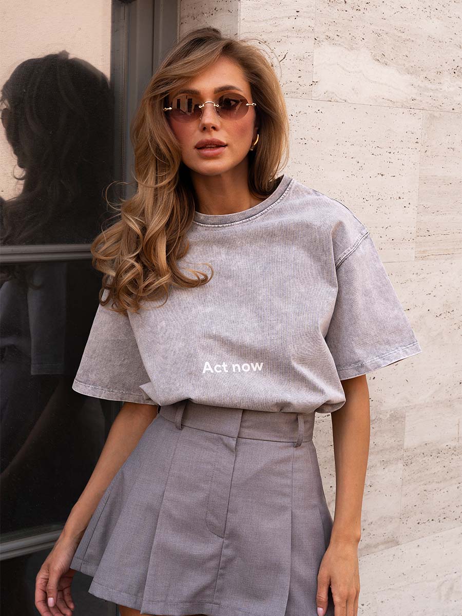 T-shirt cooked in gray color with Act now print