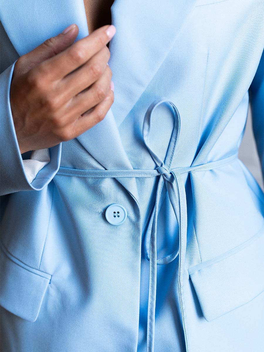 Blue single-breasted jacket with a belt