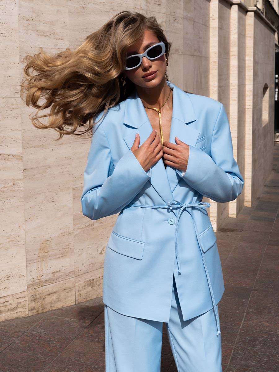 Blue single-breasted jacket with a belt