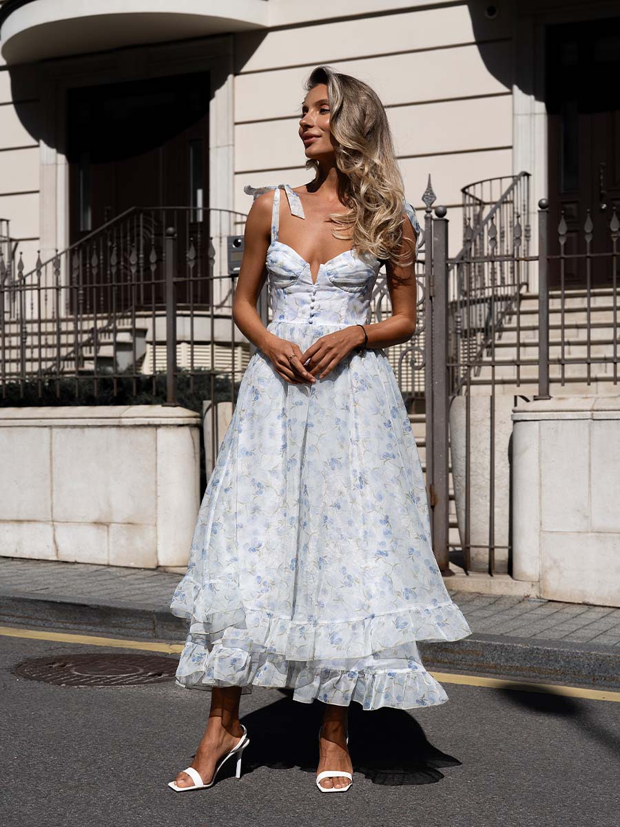 Midi dress of white color corseted in blue flowers