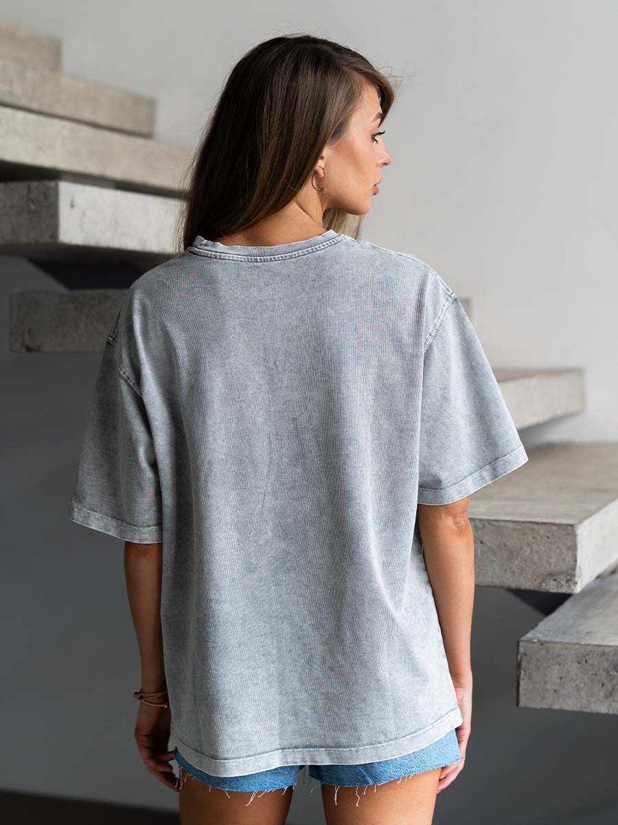 Boiled gray t-shirt with a panther print