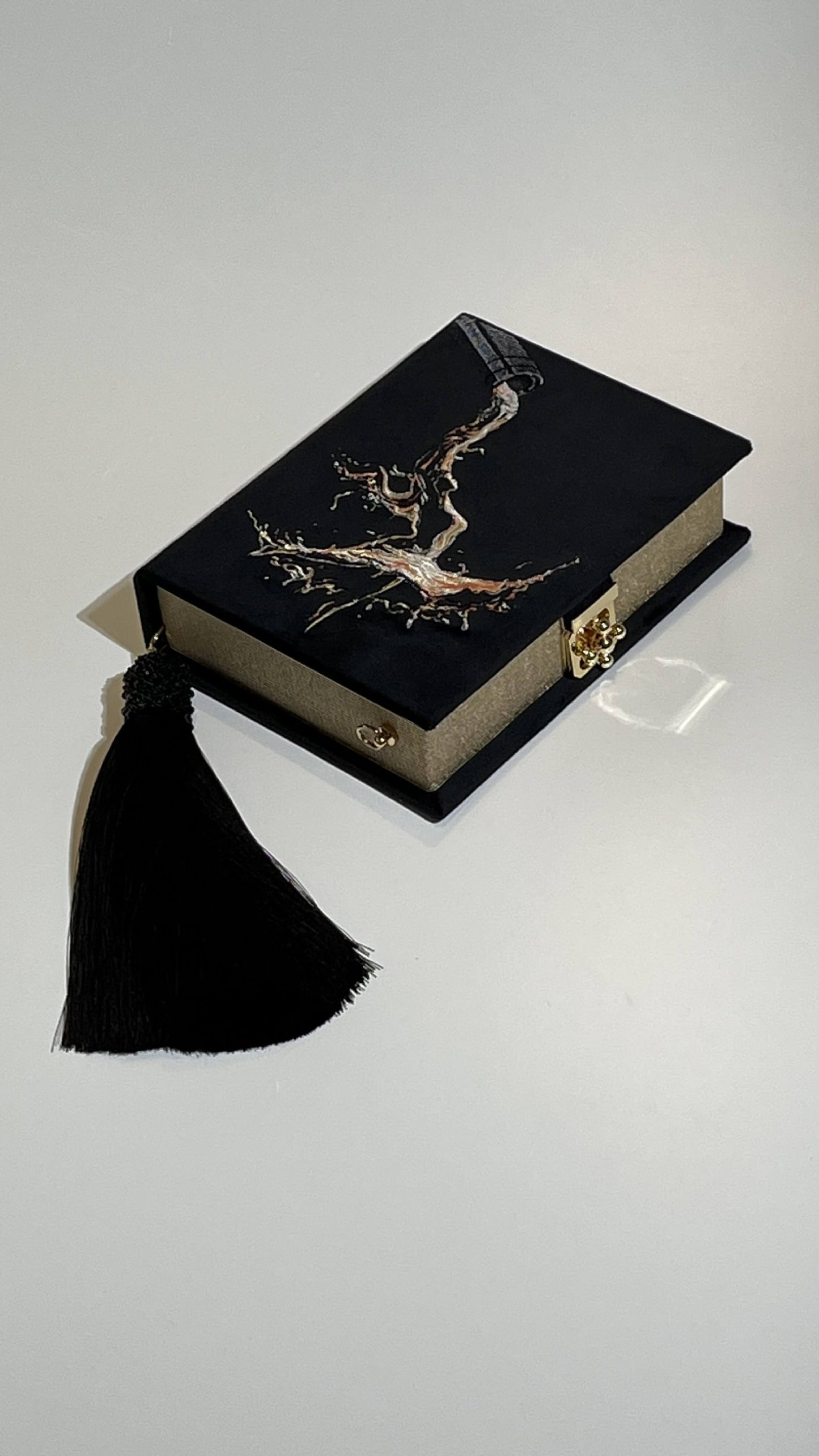 Embroidered clutch In vino veritas