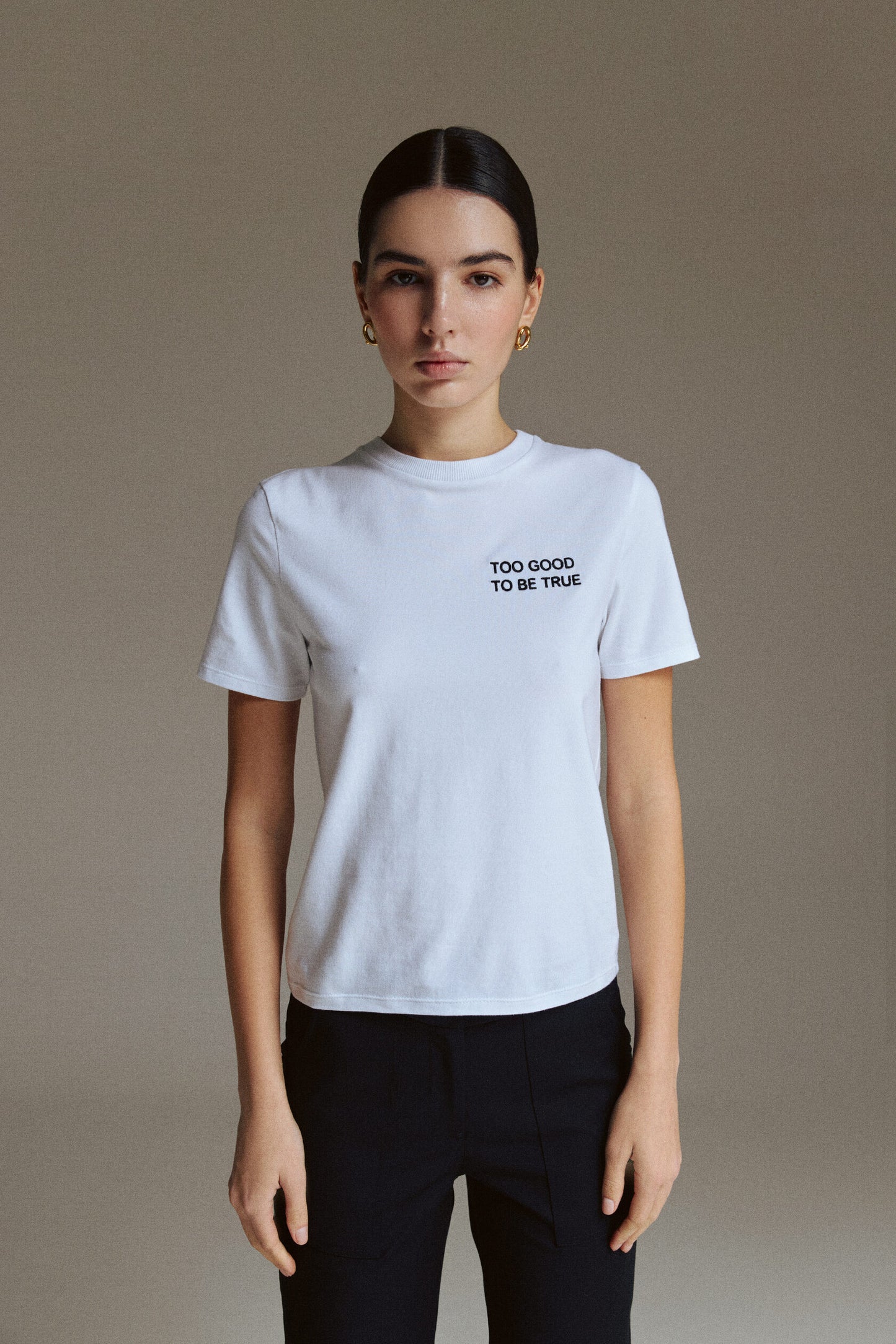 T-shirt with slogan "TOO GOOD TO BE TRUE"