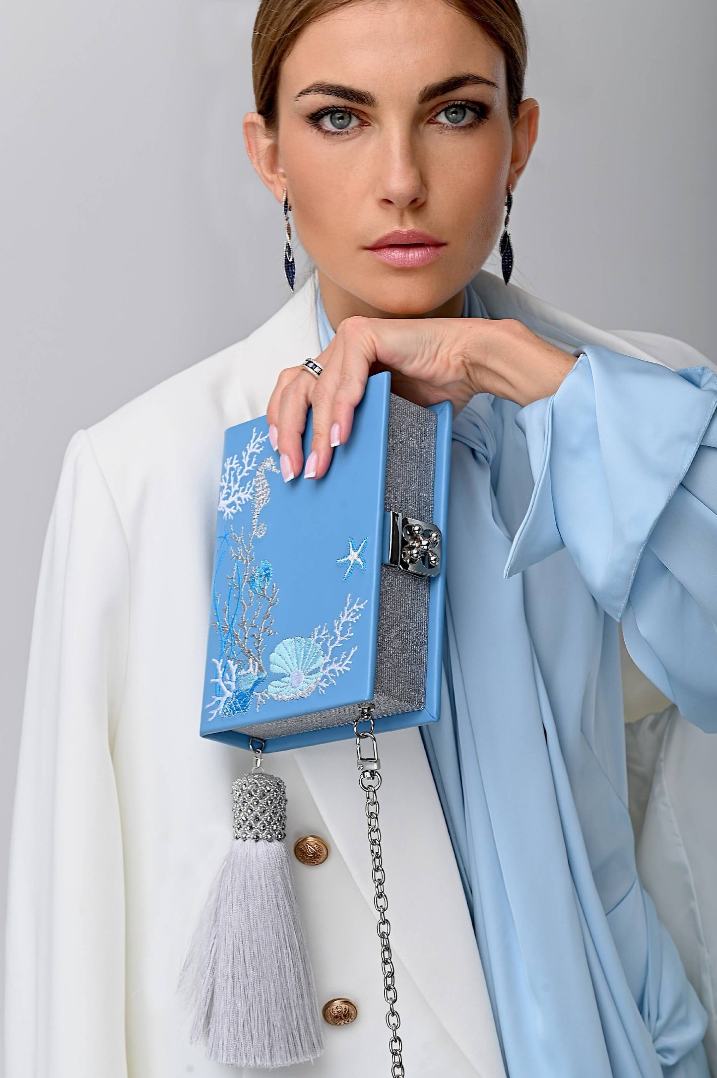 Embroidered clutch Magic shell blue