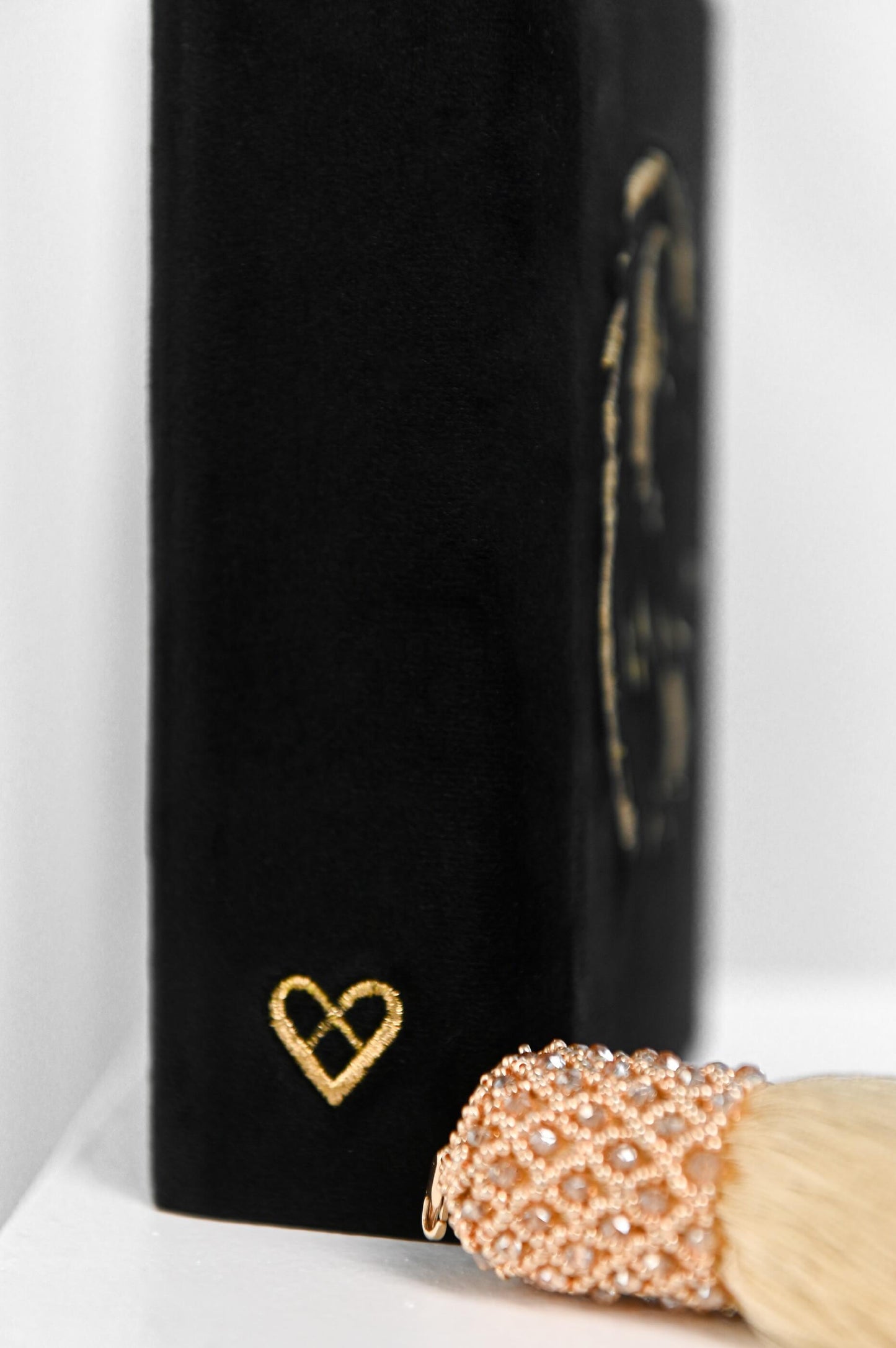 Embroidered clutch Lion