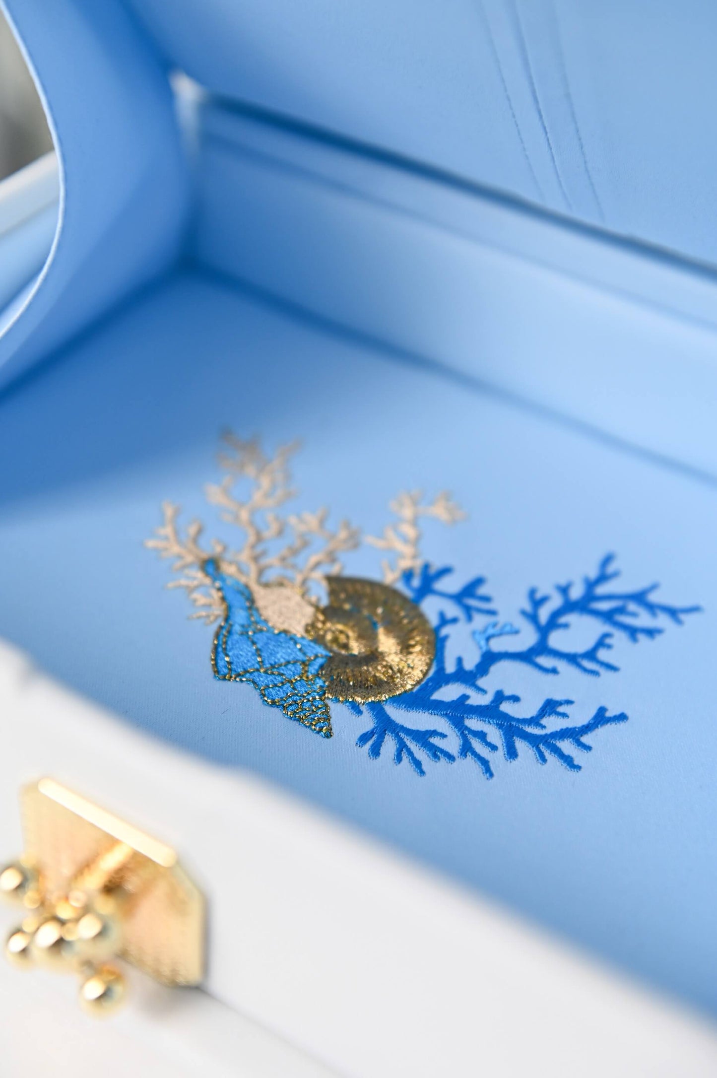 Embroidered clutch Magic shell blue