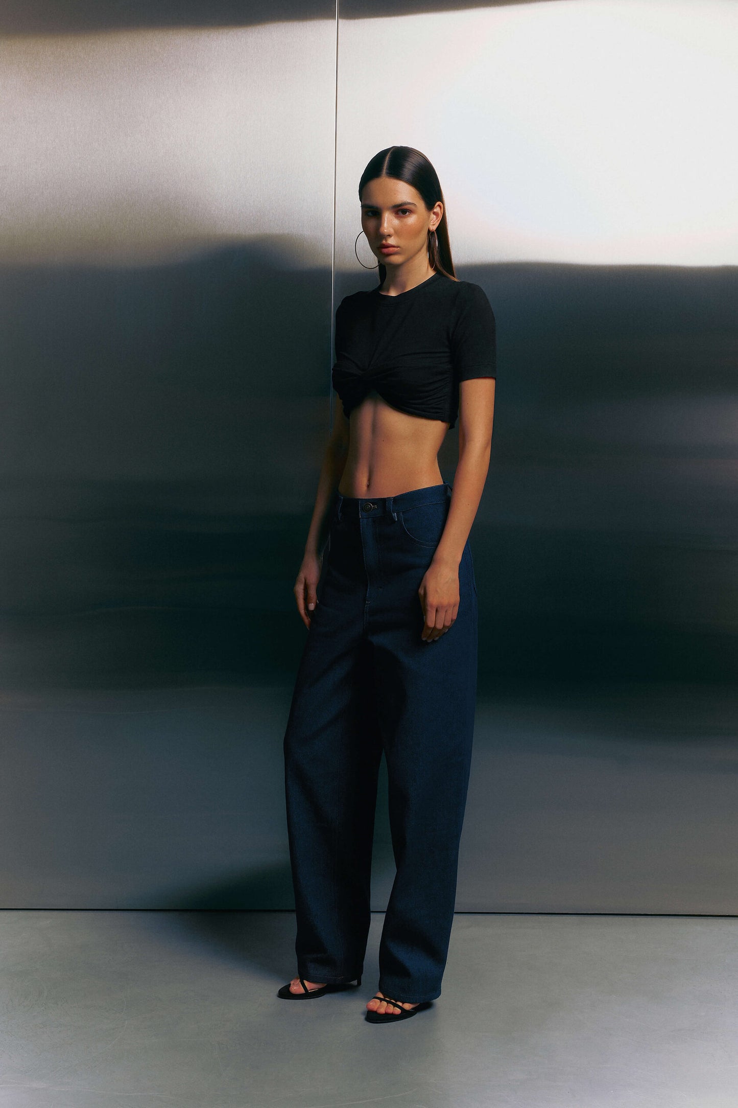 Crop top with a twist on the chest