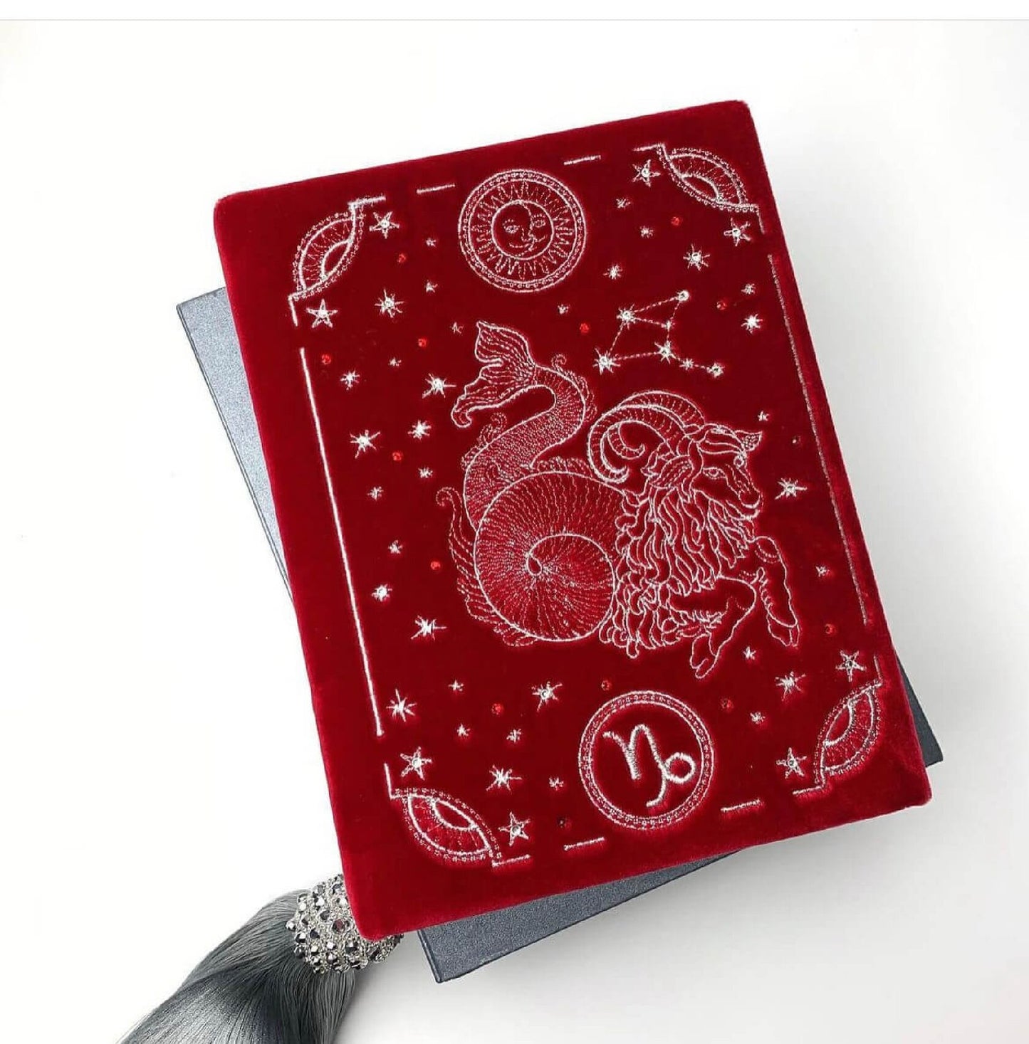 Embroidered clutch Zodiac