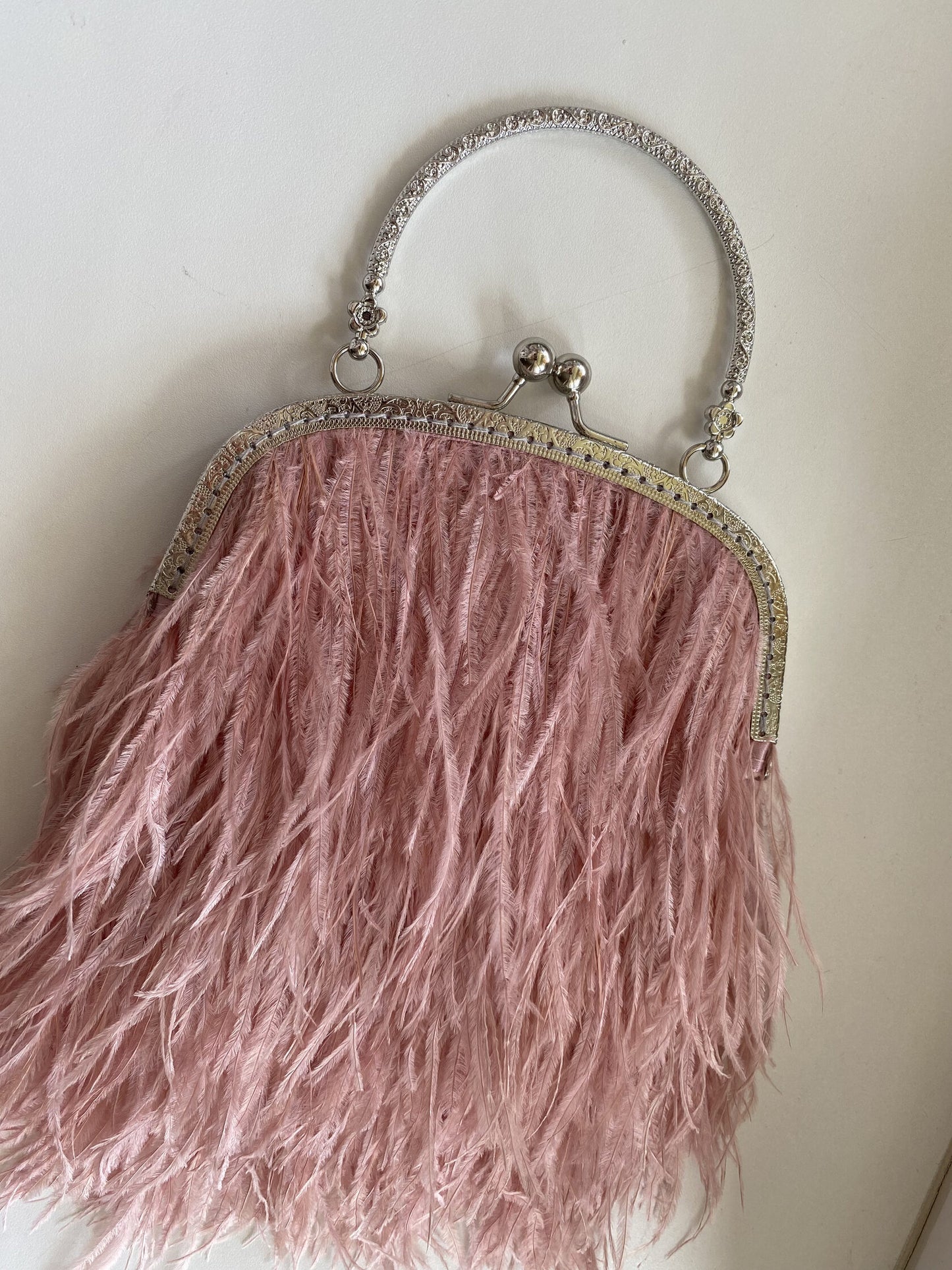 Powder bag with a flower decorated handle