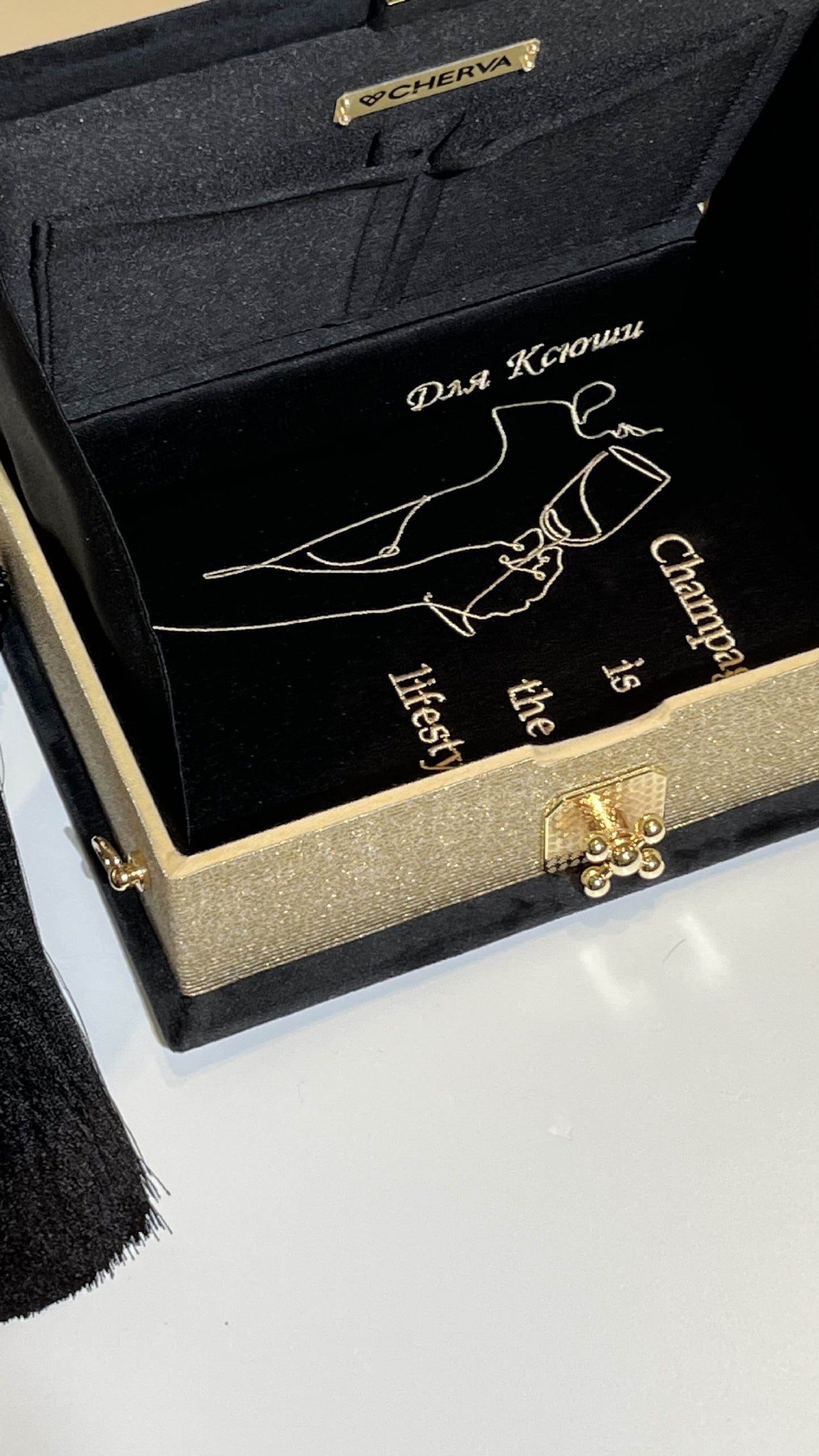 Embroidered clutch In vino veritas