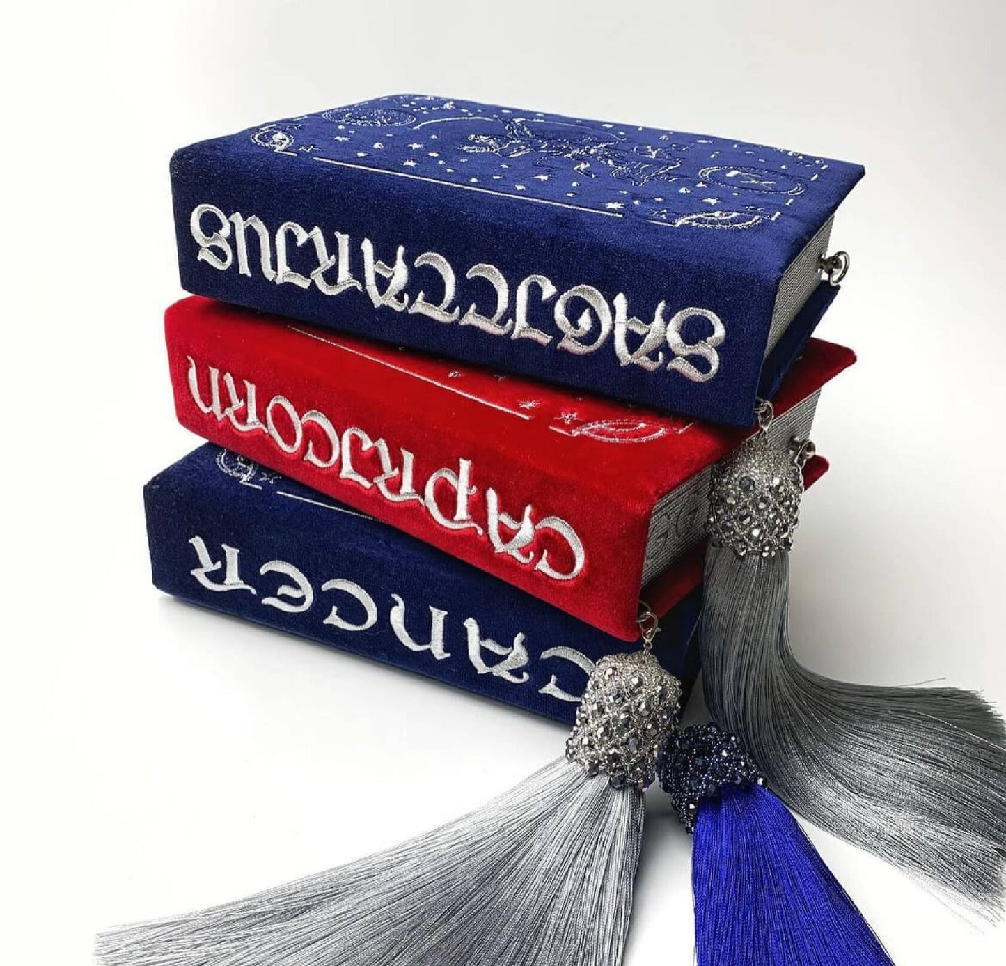 Embroidered clutch Zodiac