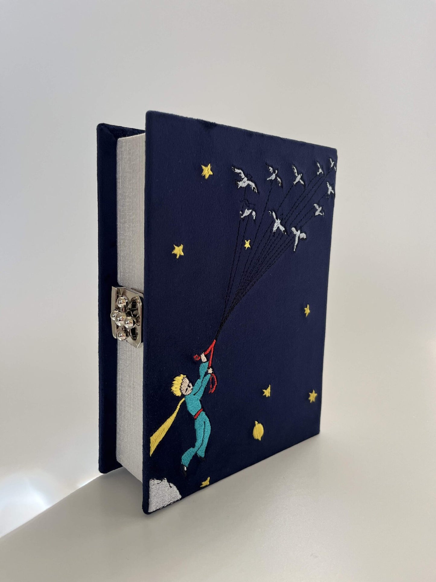 Embroidered clutch Prince