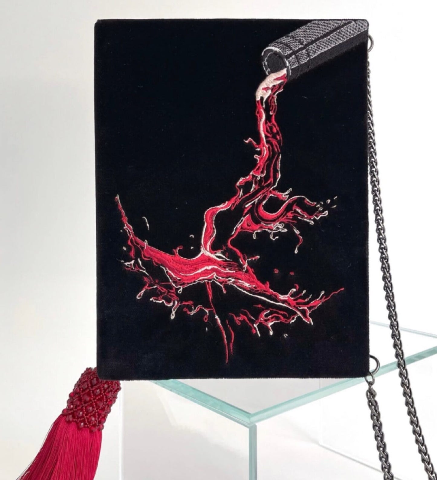 Embroidered clutch In vino veritas