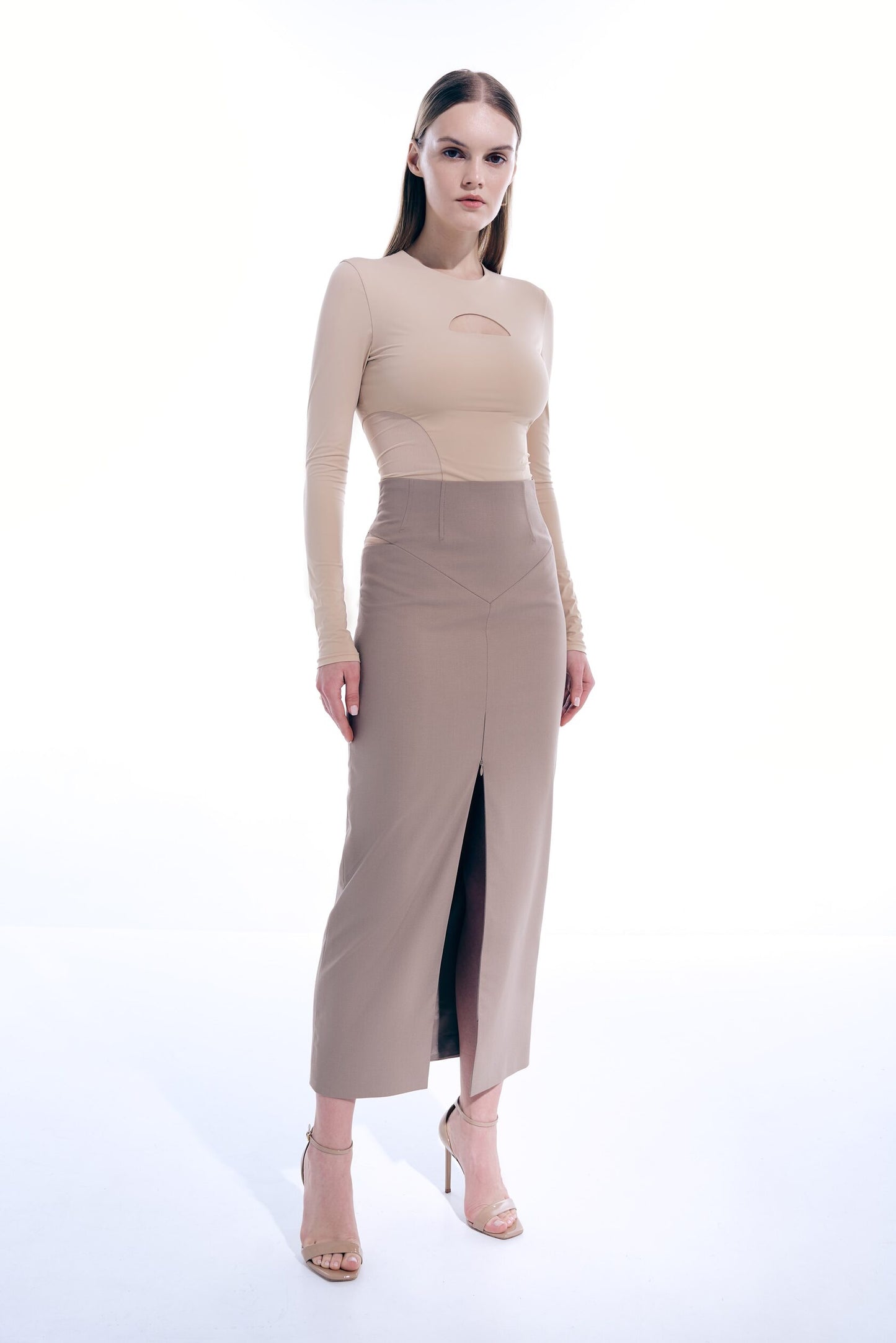 Midi skirt with zipper on the front