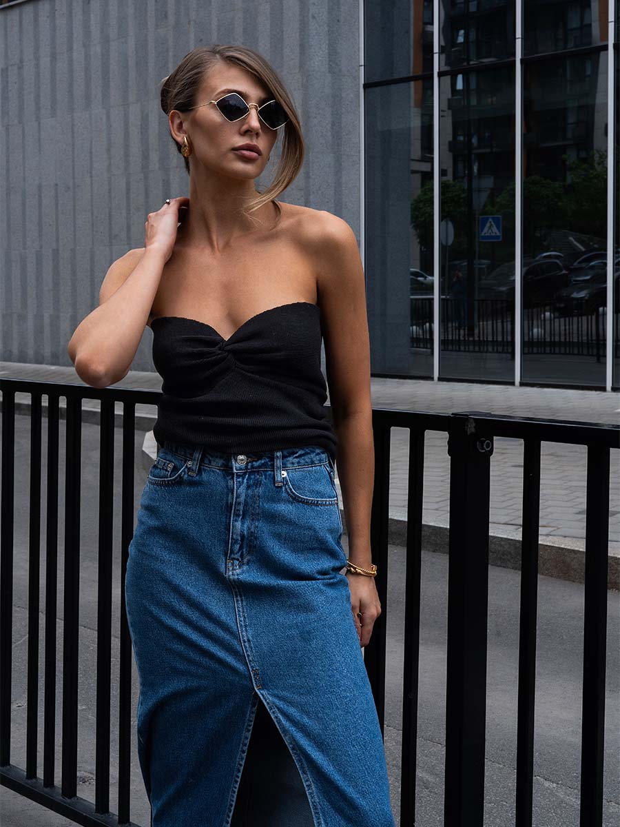 Black knitted top with interweaving