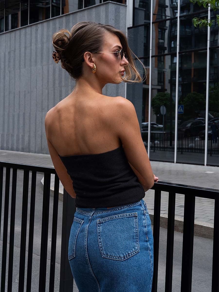 Black knitted top with interweaving