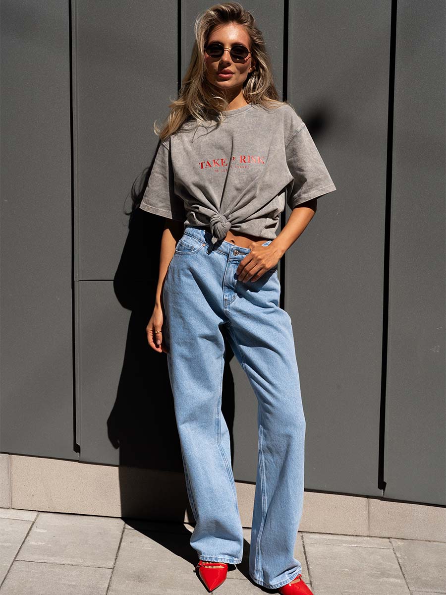 T-shirt cooked in light gray color with Take the risk print