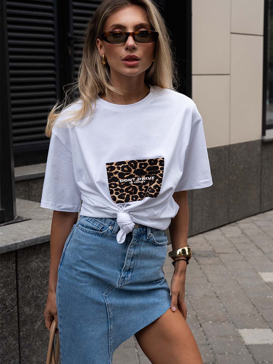 White t-shirt with print don't drive me crazy