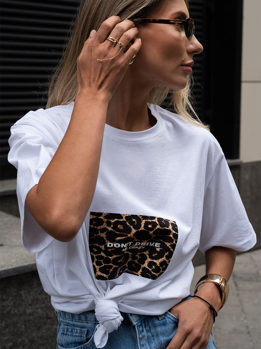 White t-shirt with print don't drive me crazy