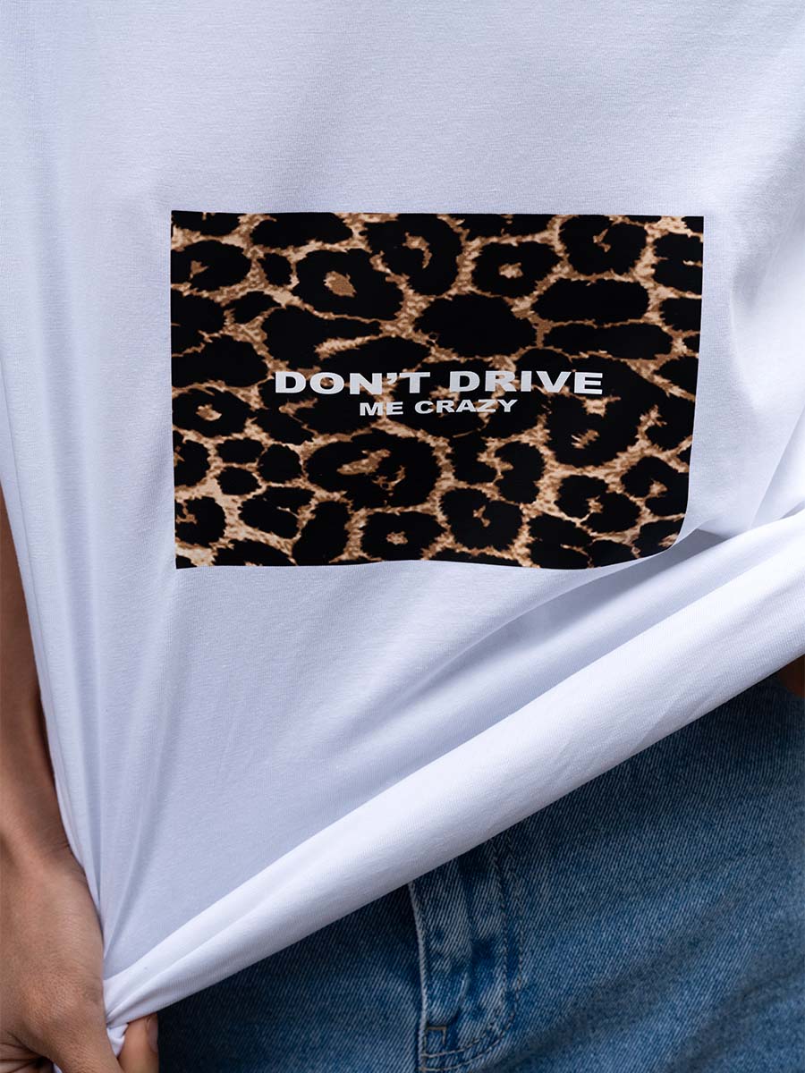 White t-shirt with print don't drive me crazy