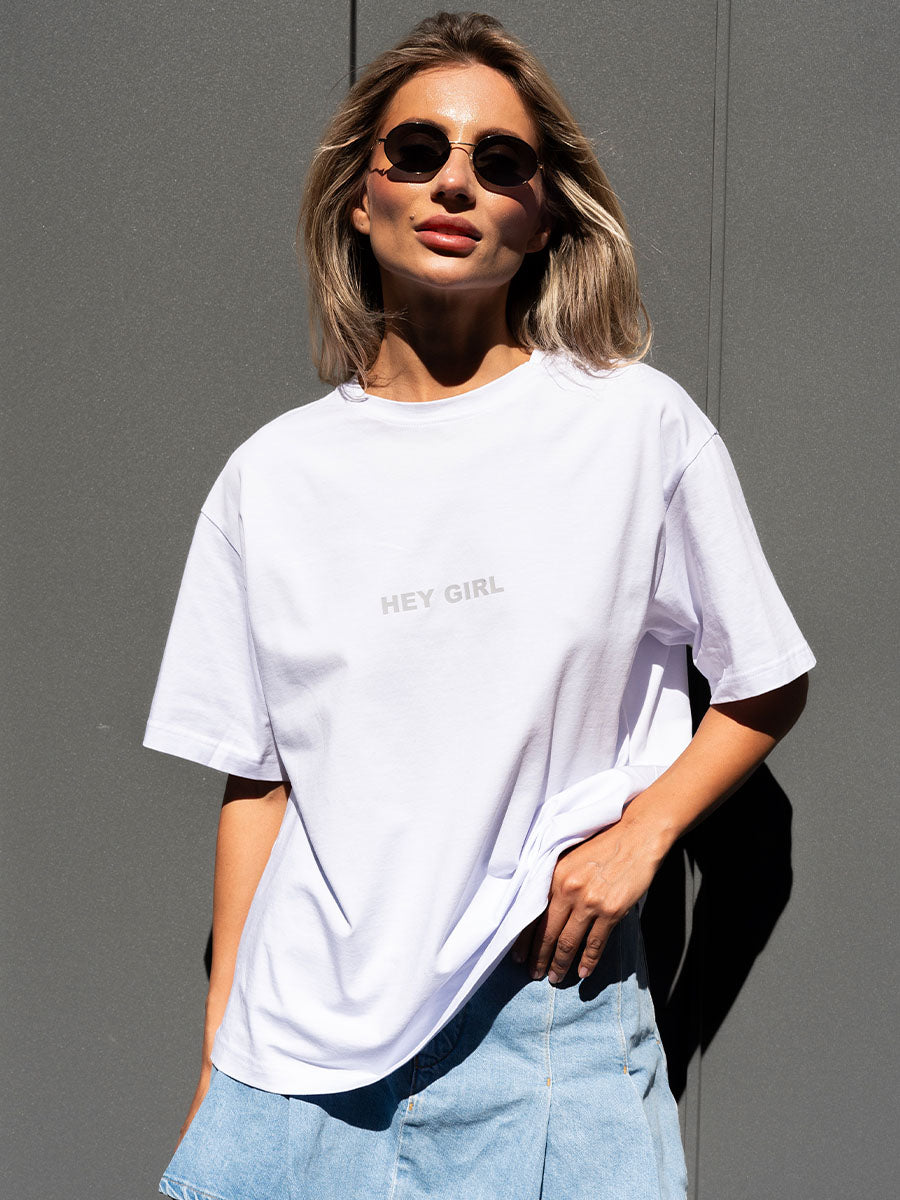 White oversize t-shirt with HEY GIRL print
