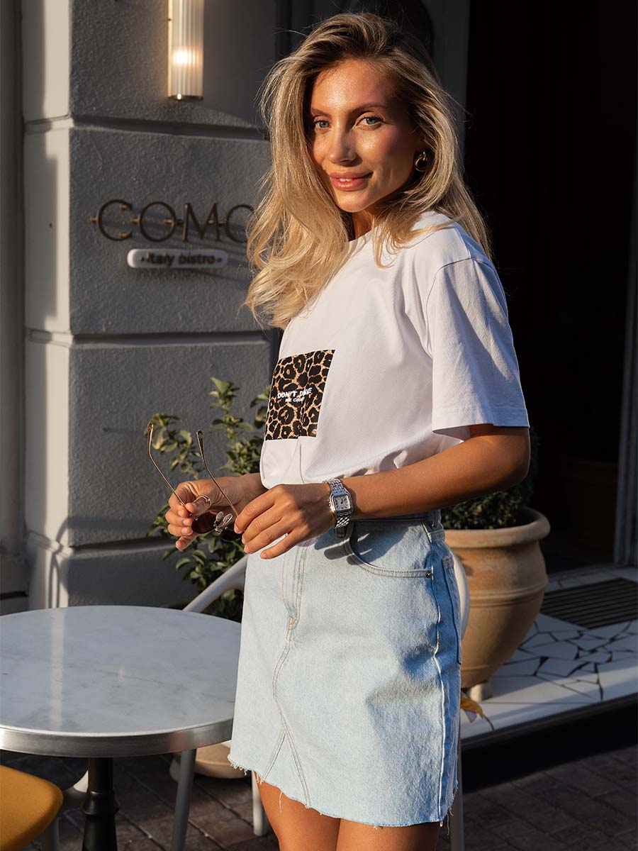White t-shirt with print don't drive me crazy