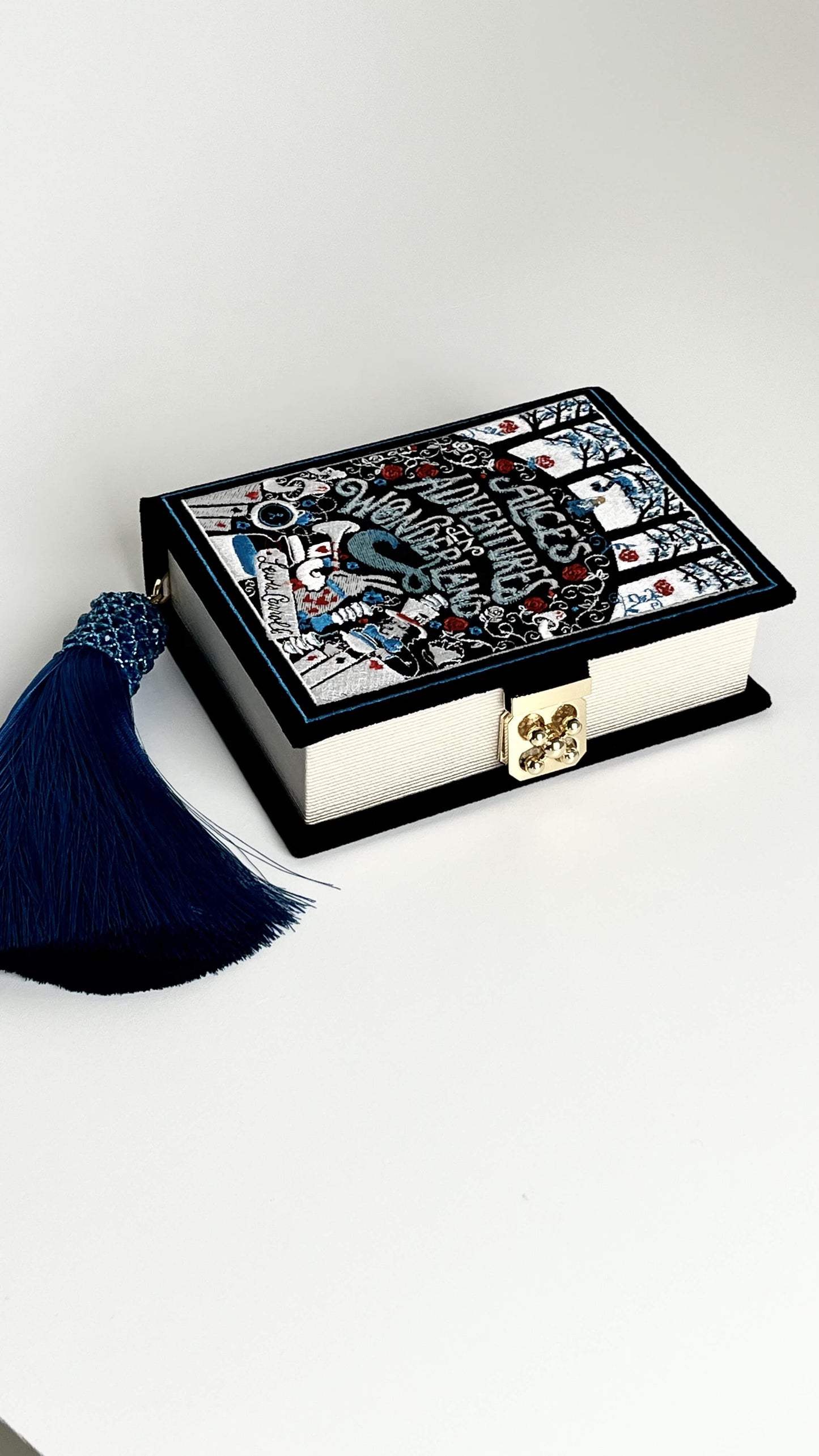 Embroidered clutch book 'Alice in wonderland'