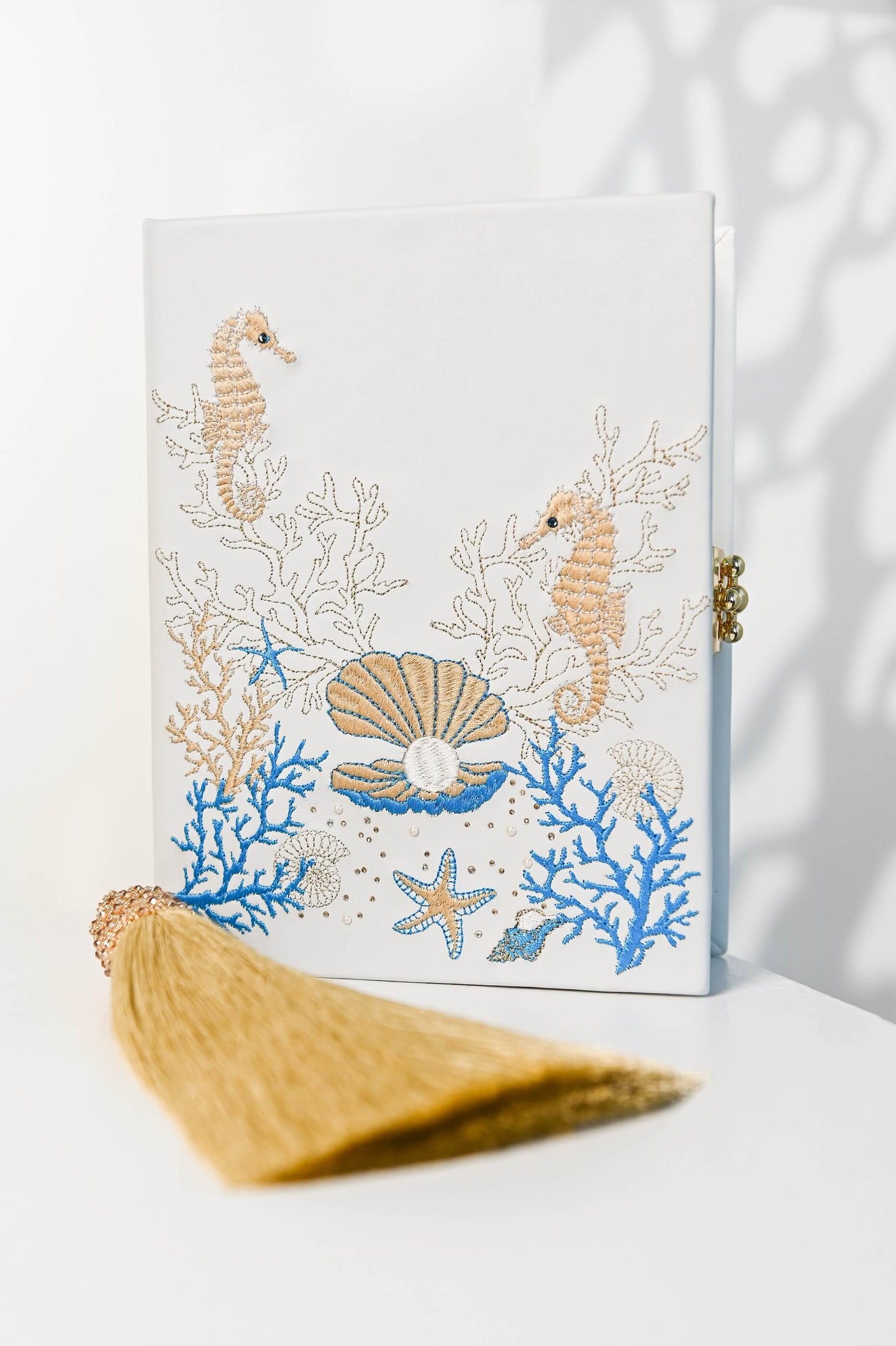 Embroidered clutch Magic shell