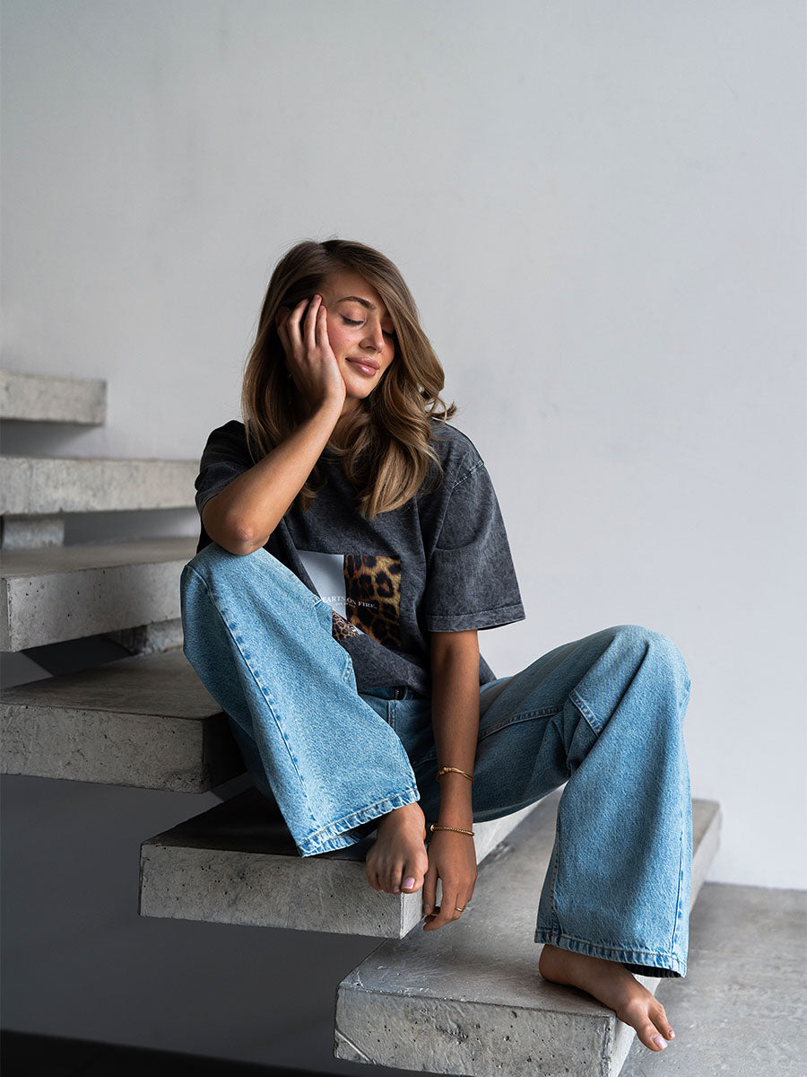T-shirt in dark gray color