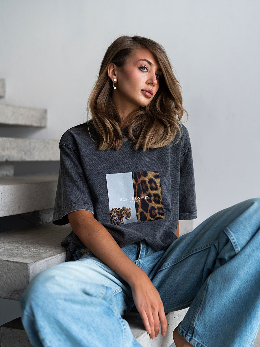 T-shirt in dark gray color