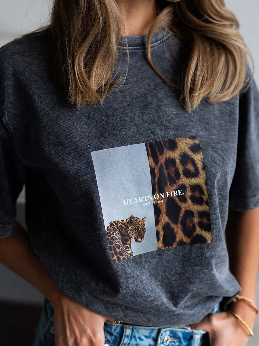 T-shirt in dark gray color
