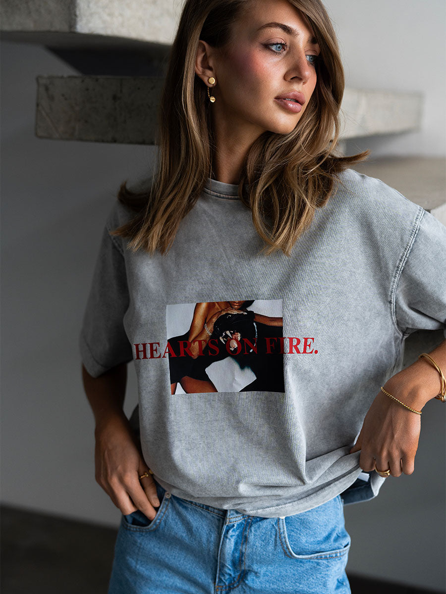 Boiled gray t-shirt with a panther print