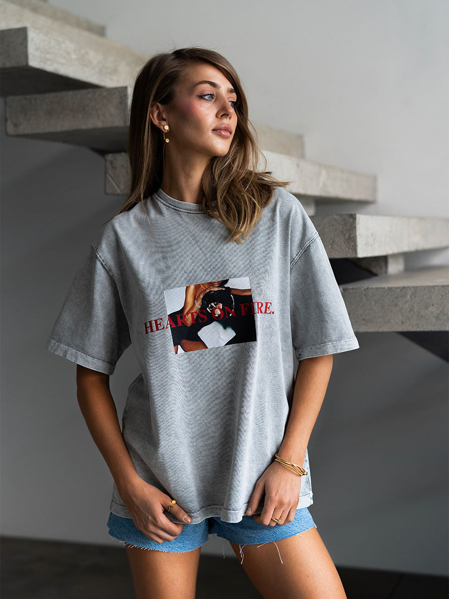 Boiled gray t-shirt with a panther print