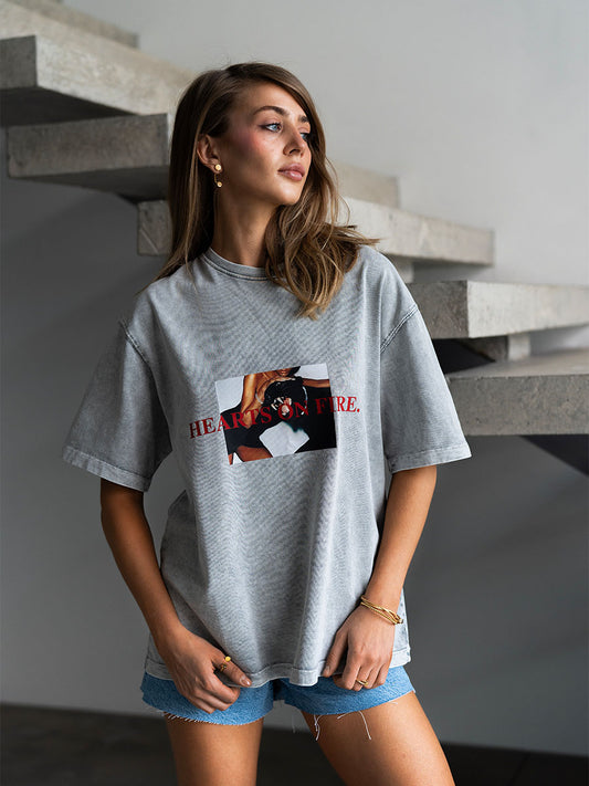 Boiled gray t-shirt with a panther print