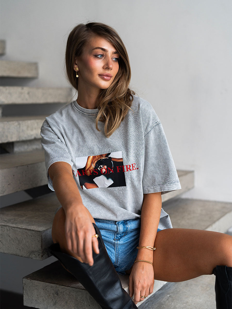 Boiled gray t-shirt with a panther print