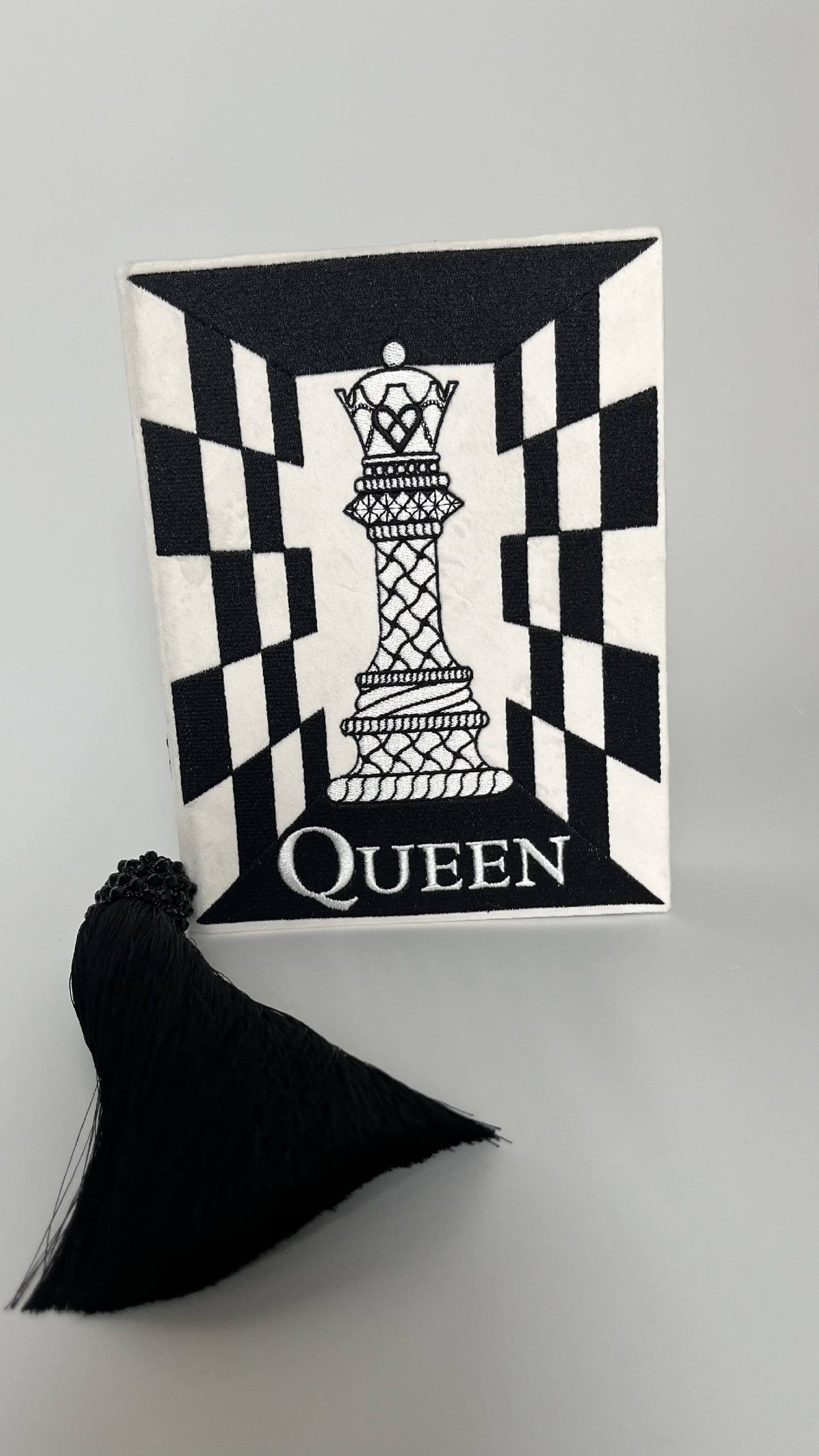 Embroidered clutch Queen