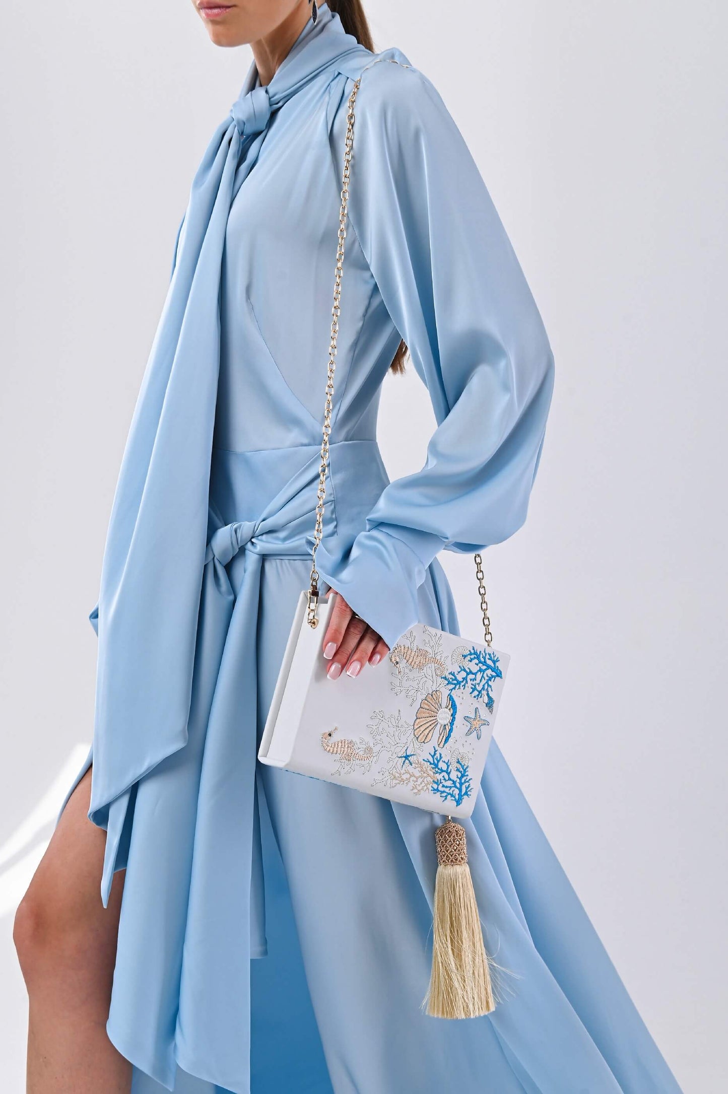 Embroidered clutch Magic shell