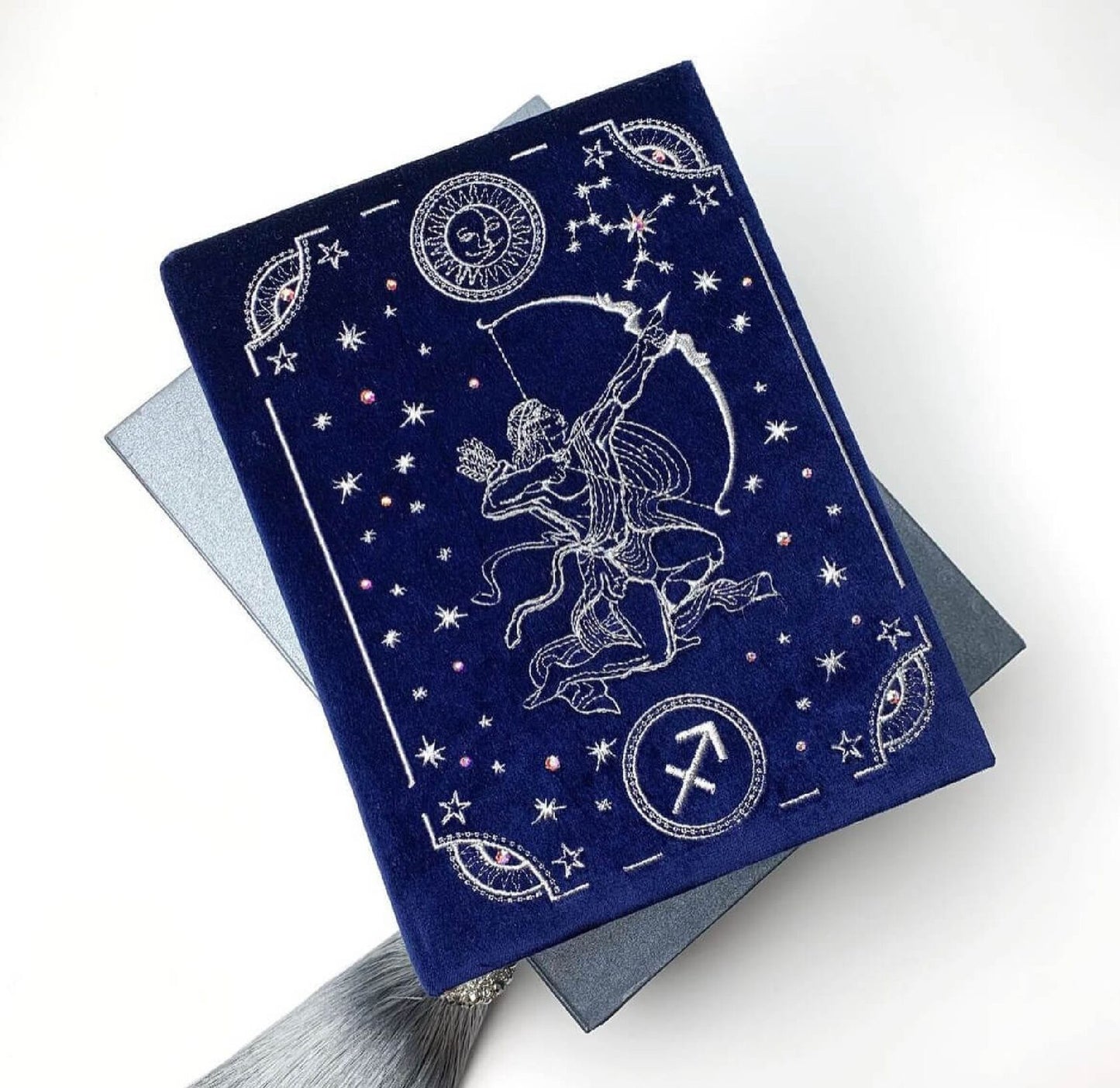 Embroidered clutch Zodiac