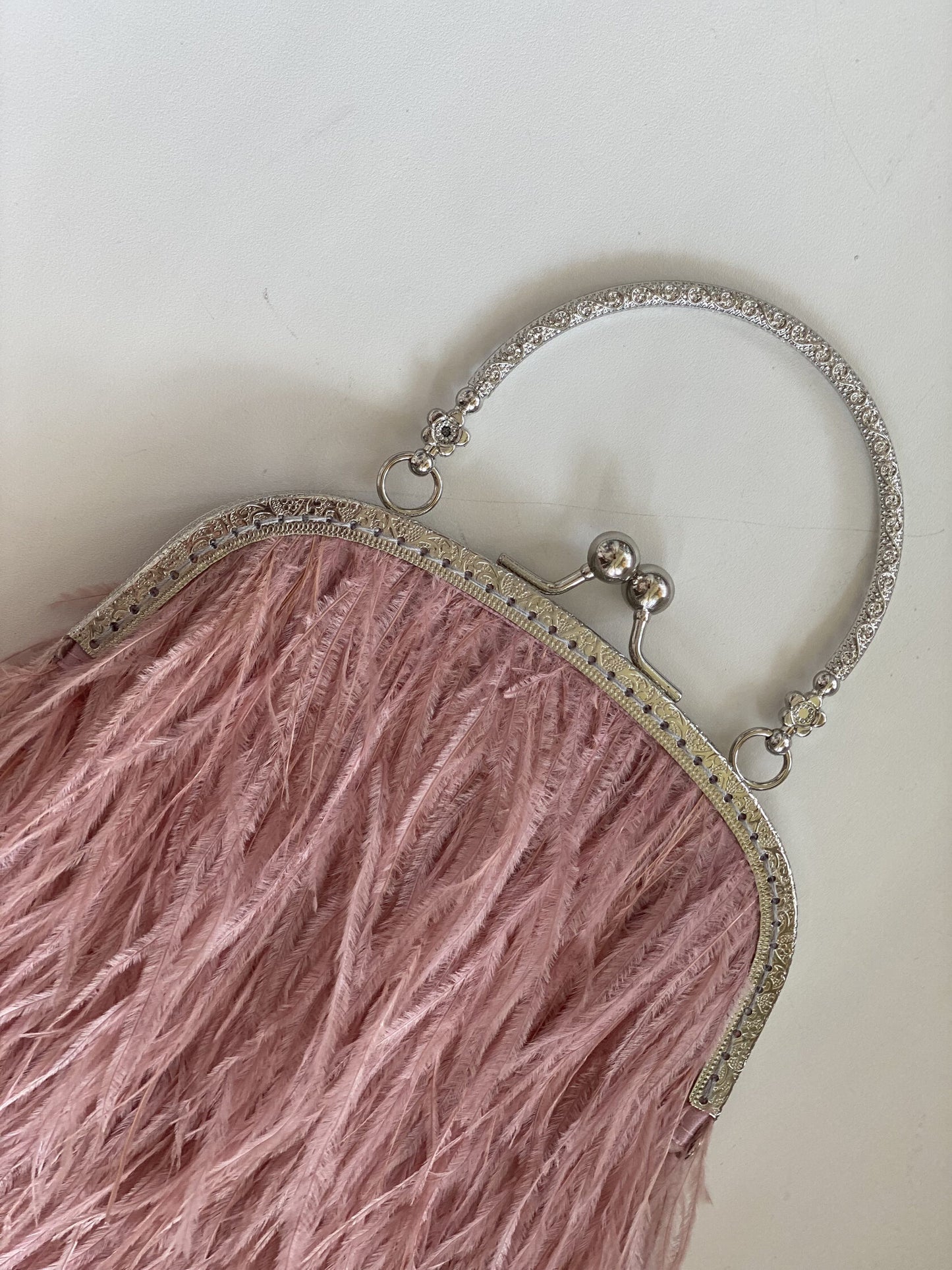 Powder bag with a flower decorated handle