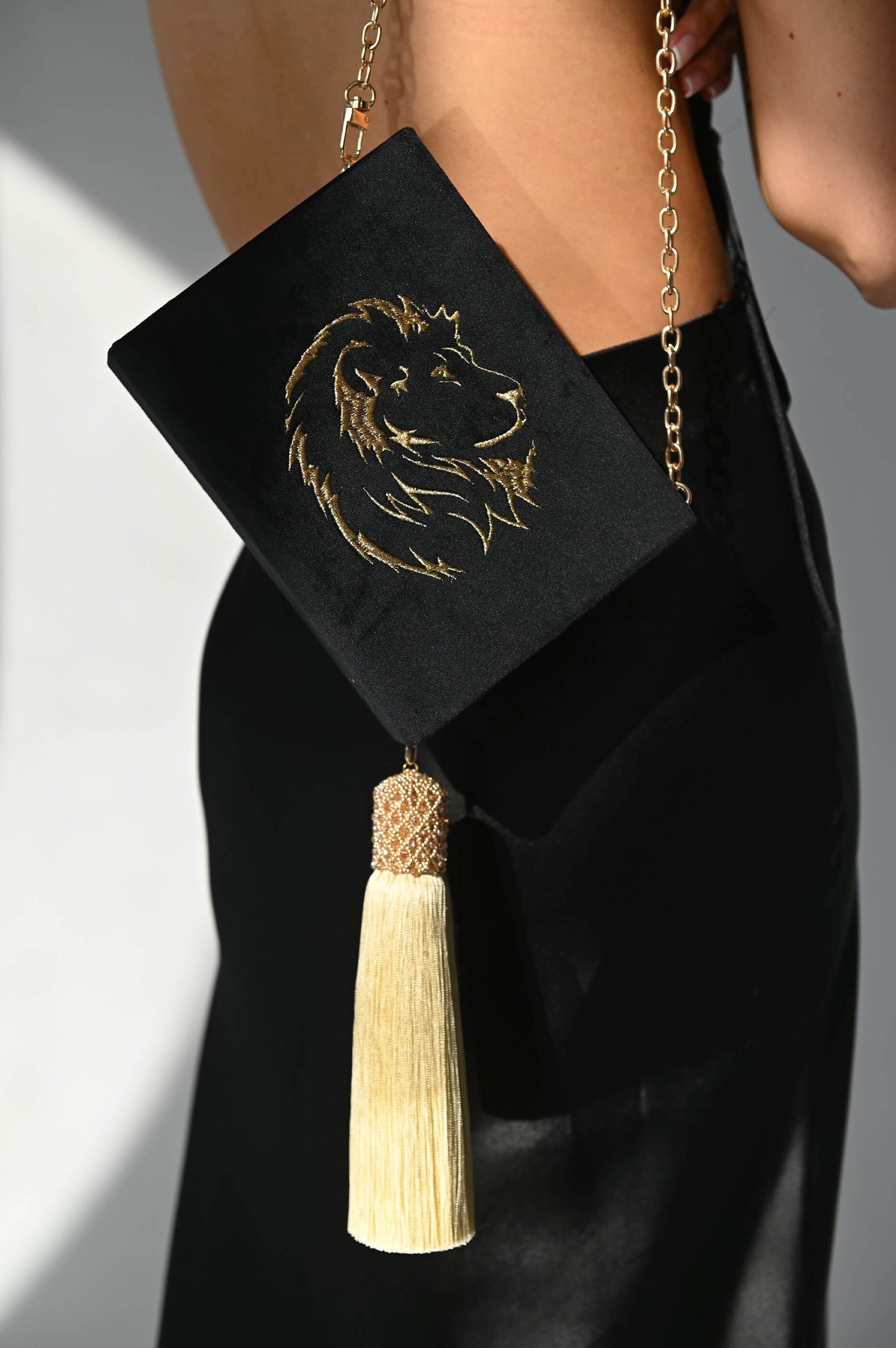 Embroidered clutch Lion