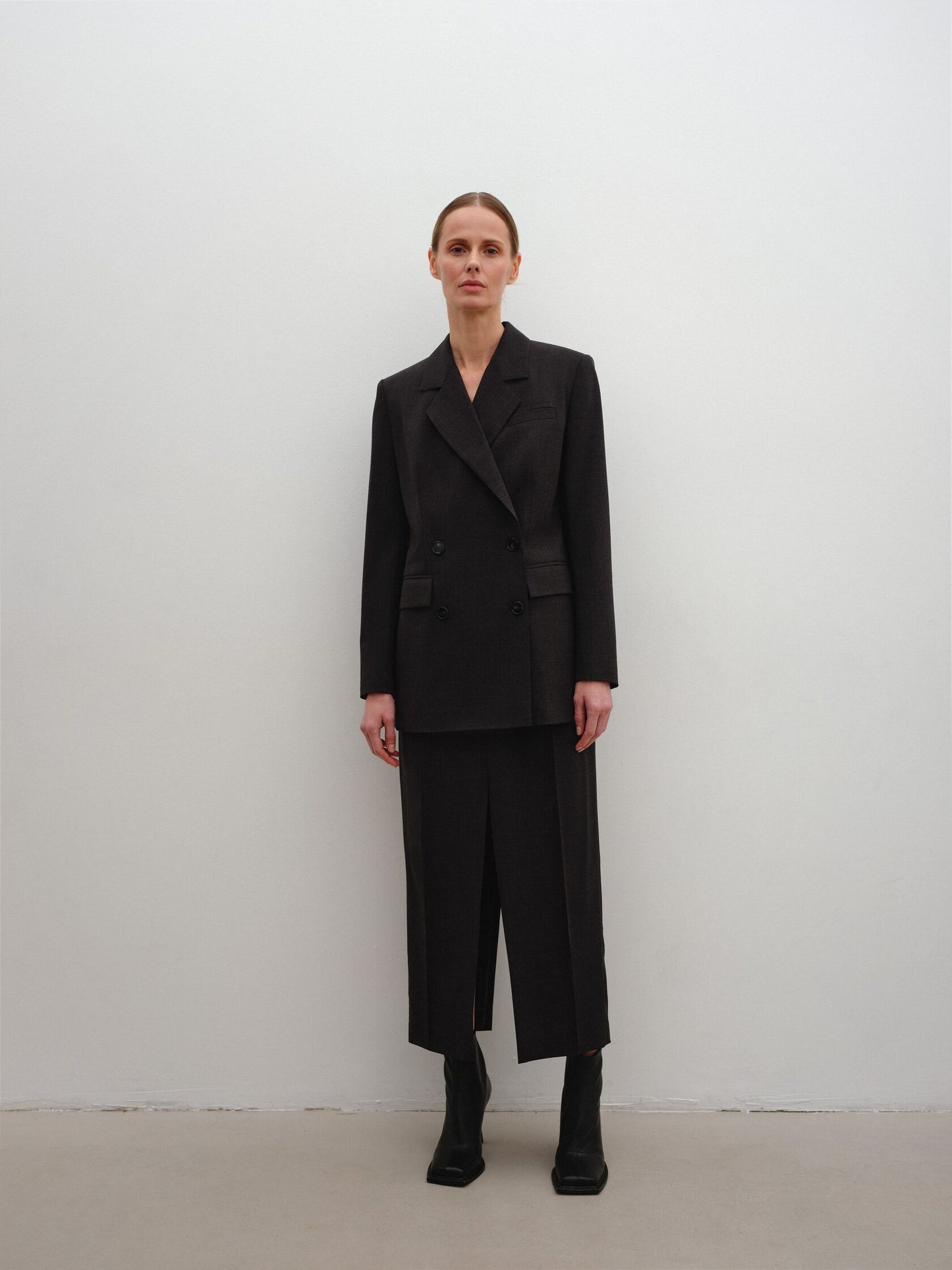 Double-cutouts skirt tailored